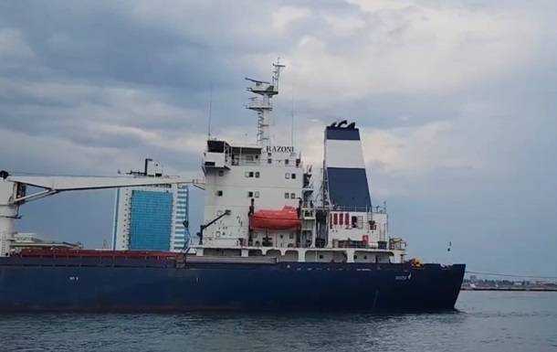 Перше судно із зерном залишило порт Одеси