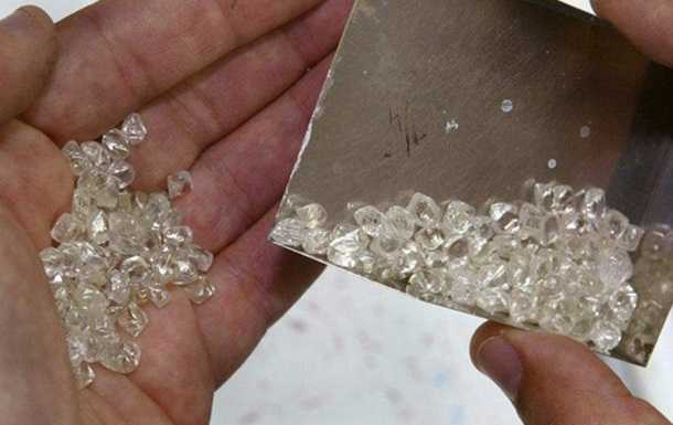 Захід хоче офіційно визнати "кривавими" діаманти та алмази з РФ - ЗМІ