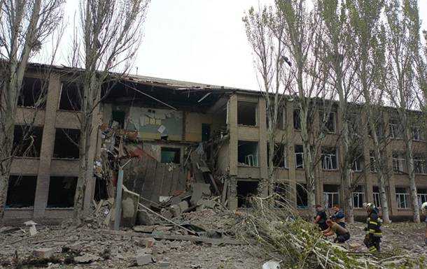 окупанти вдарили по школі на Донеччині