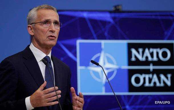 Генсек НАТО пообіцяв Зеленському посилювати підтримку України