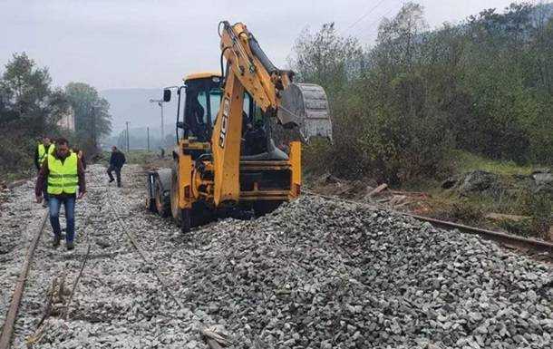 У Румунії почали відновлювати залізницю до українського кордону