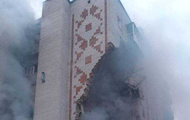 У Лимані через обстріл окупантів зруйновано дев'ятиповерховий будинок