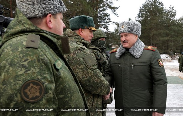 Лукашенко посетил военных РФ на полигоне вблизи Украины