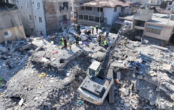 Число погибших в результате землетрясений в Турции продолжает расти