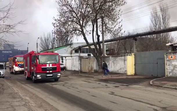 Масштабный пожар на складе в Киеве потушен