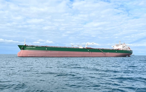 Иран захватил нефтяной танкер в Оманском заливе