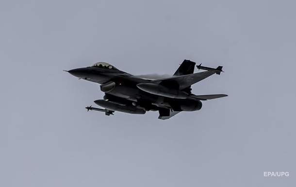 Байден поддержал обучение украинцев на F-16