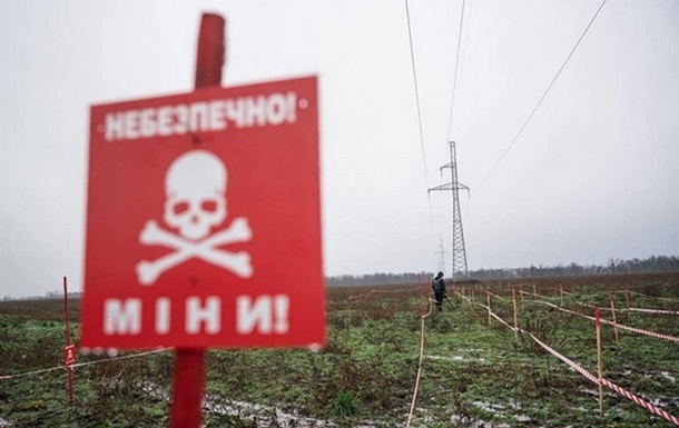 В Черниговской области на мине подорвались двое полицейских, один погиб
