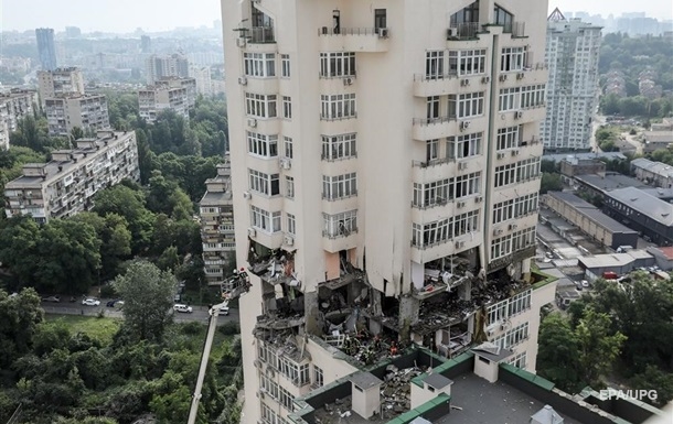 Удар по Киеву: под завалами обнаружили еще два тела