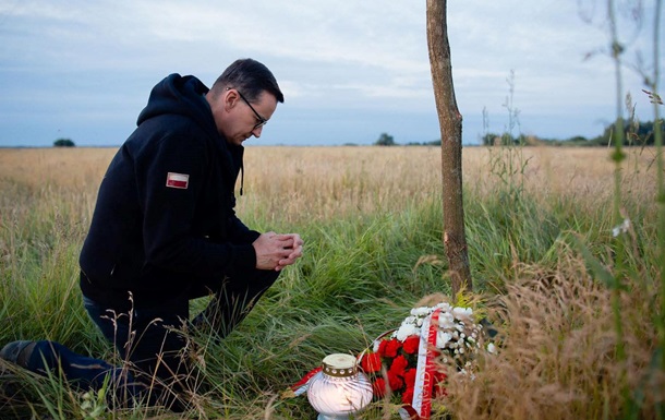 Премьер Польши посетил Украину в память о жертвах Волынской трагедии