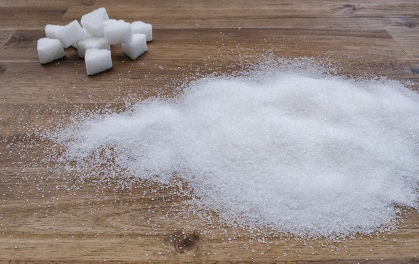 Кабмин разрешил экспортировать 20 тысяч тонн сахара в Румынию