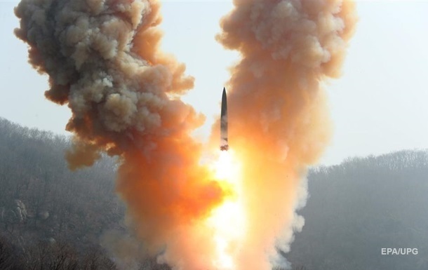 КНДР запустила межконтинентальную баллистическую ракету