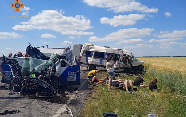 Смертельный рейс: в Кировоградской области маршрутка столкнулась с бусом