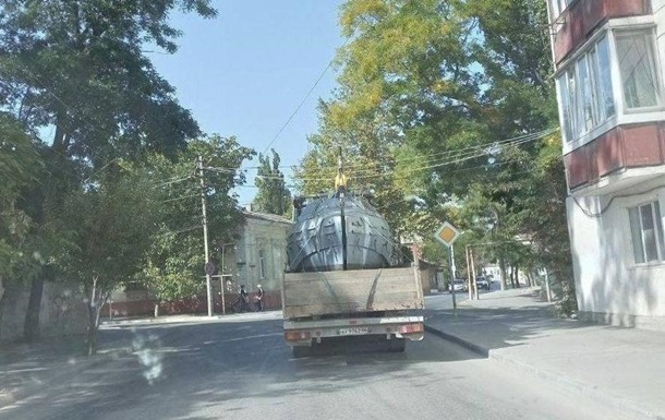 Оккупанты в Крыму перевозят катера грузовиками - партизаны