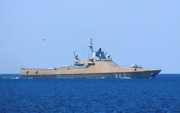 Корабль РФ поврежден в Черном море - ВМС