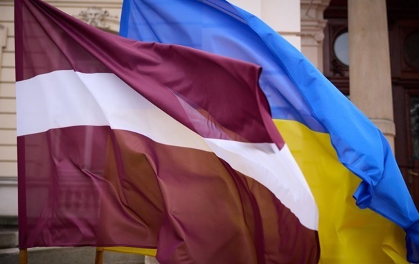 Латвия передаст Украине 20 конфискованных авто