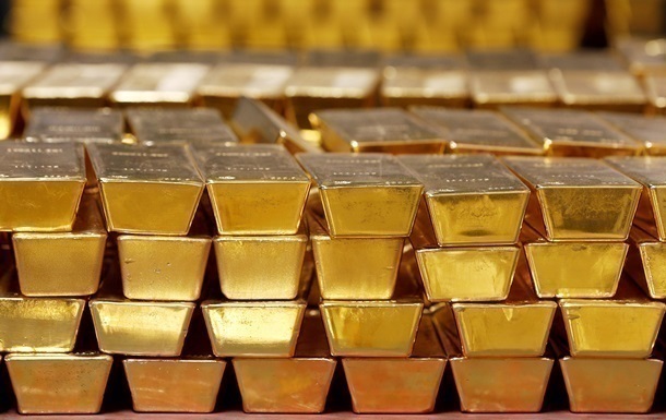 Россияне массово вывозят золото