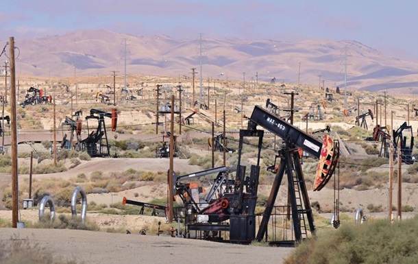 Мировые цены на нефть обновили минимум с августа