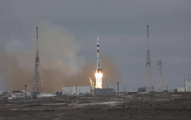Россия вывела военный спутник на орбиту