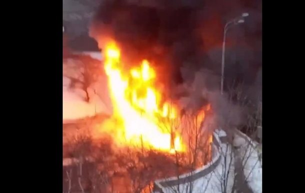 В Москве произошел масштабный пожар под мостом