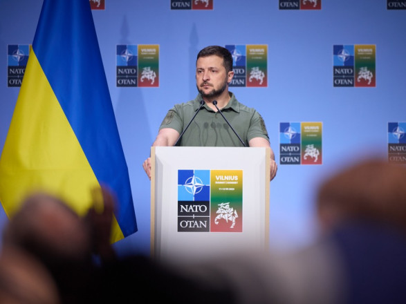 "Даже если это село, в котором живет один дед": Зеленский отверг обмен территорий Украины "на любой статус"