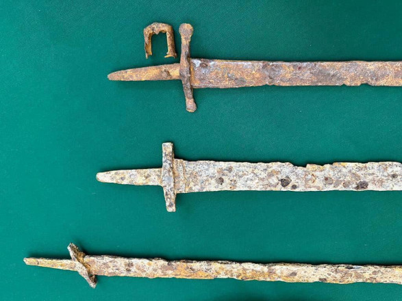 Украина вернула древние мечи и сабли, которые россияне пытались ввезти в США