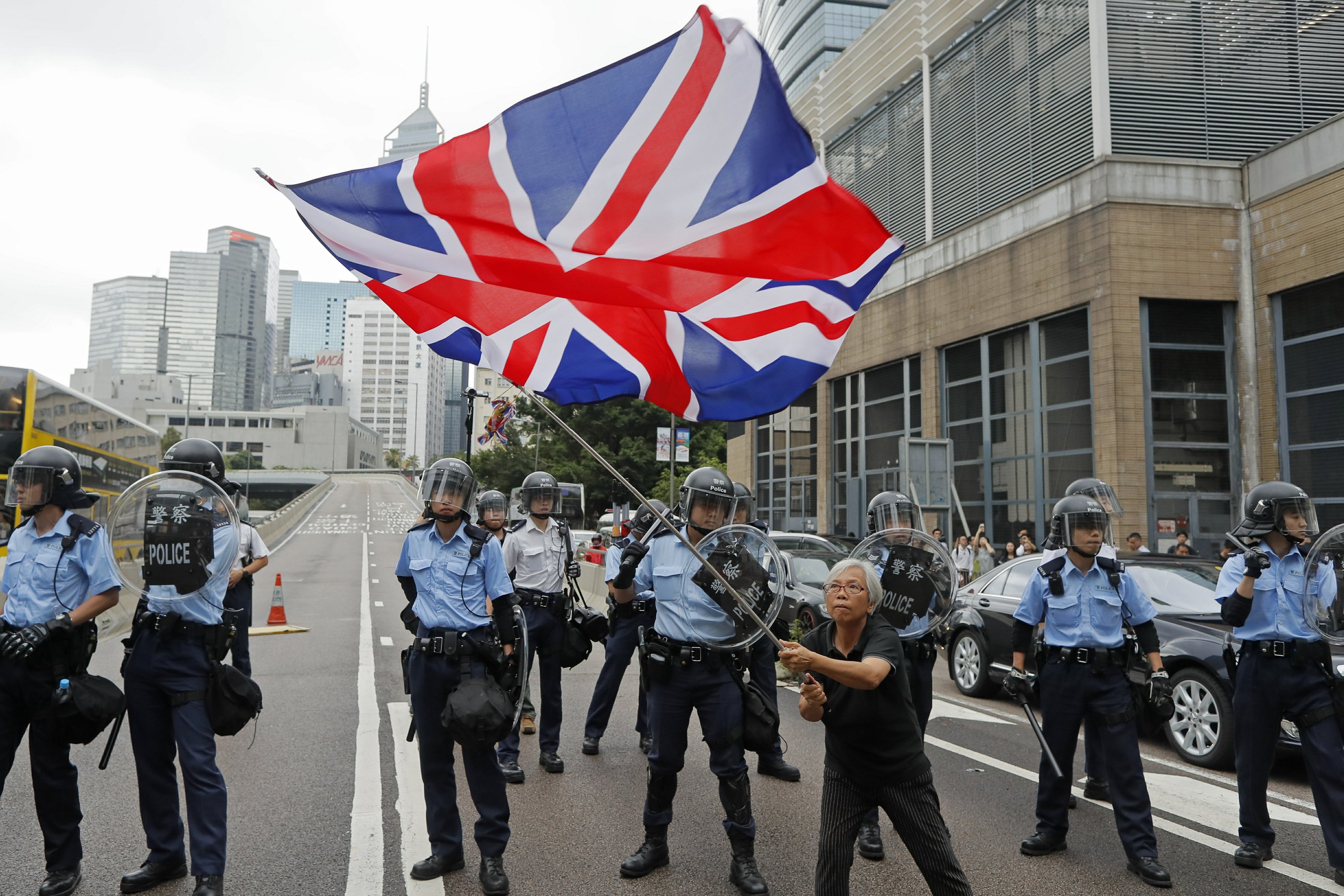 Великобритания подозревает, что Китай может следить за гражданами с помощью электромобилей - СМИ