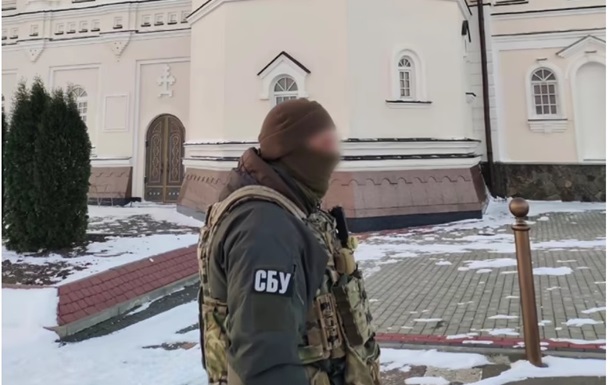 В Почаевскую лавру СБУ пришла с обысками - СМИ