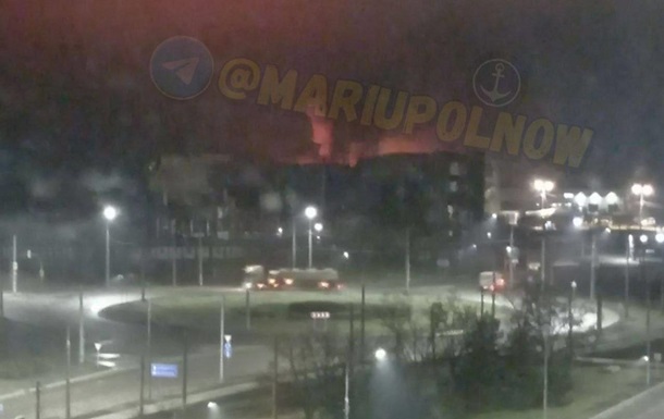 В оккупированном Мариуполе вчера вечером раздались взрывы и разгорелся пожар - соцсети