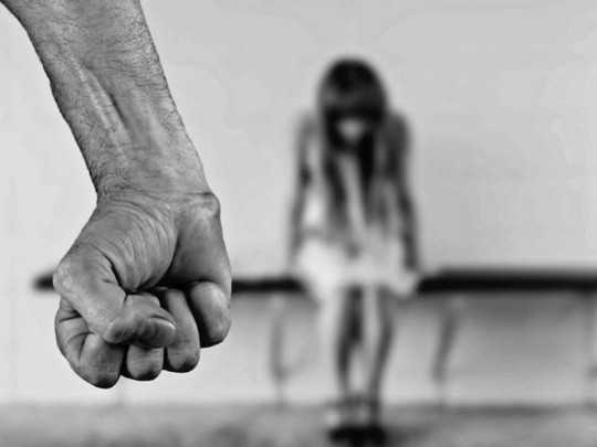 В России отец-одиночка несколько месяцев насиловал 14-летнюю дочь