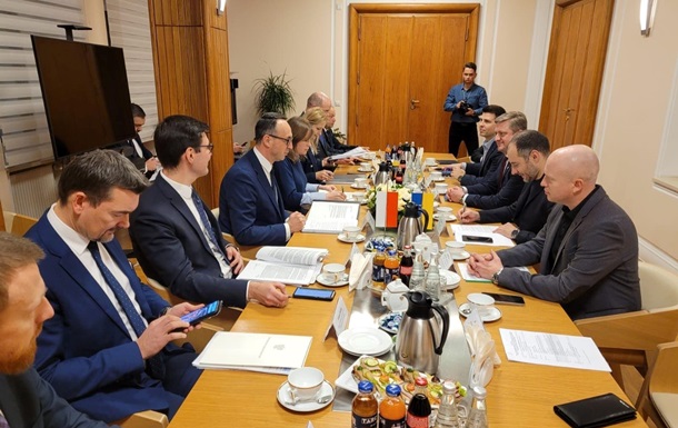 Министры Украины и Польши обсудили разблокировку границы