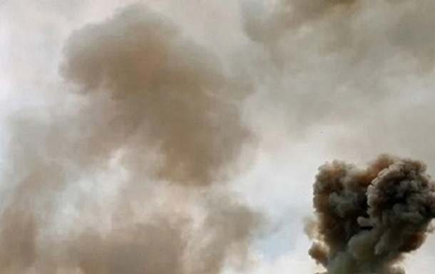 В Киеве прогремели взрывы и начался пожар
