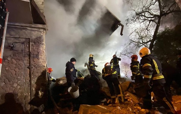 Взрыв во Львове: из-под завалов достали два тела