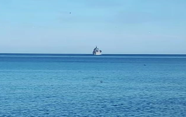СМИ: Из бухты Феодосии ушли два российских корабля