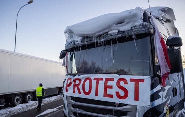 ЕК обратилась к правительству Польши из-за блокады на границе с Украиной