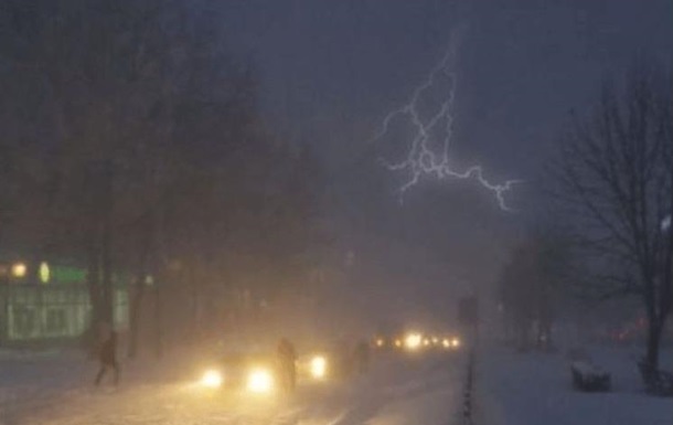 Январские гром и молния во время снежной бури напугали киевлян