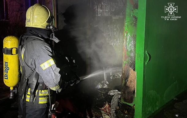 В Киеве обнаружили двоих погибших во время пожара