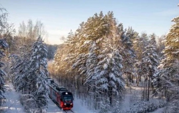 В РФ проводница перепутала время и ночью высадила пассажиров посреди леса