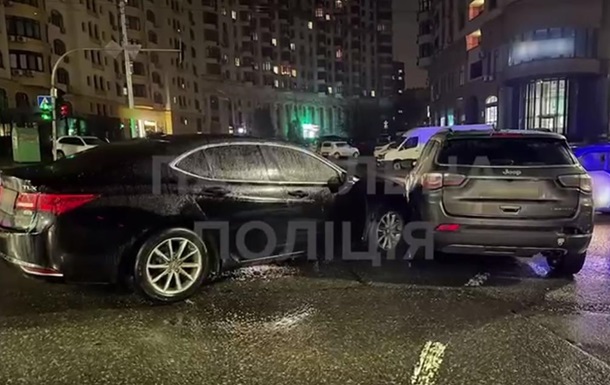 С ребенком на переднем сиденье: в Киеве пьяная водитель совершила три ДТП