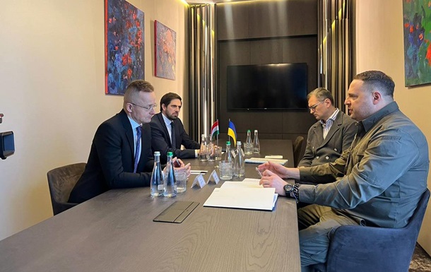 Ермак и Кулеба встретились с главой МИД Венгрии