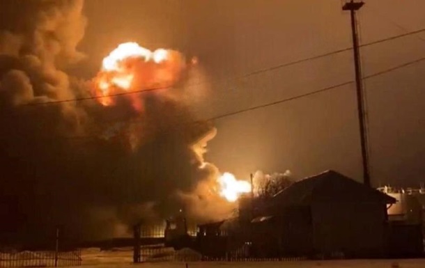 В ночь на четверг, 15 февраля, вспыхнула нефтебаза под Курском