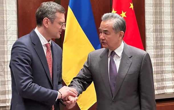 Китай заверил Украину, что не передает оружие России