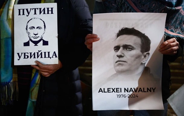 Смерть Навального: Песков назвал "хамскими" обвинения в адрес Путина