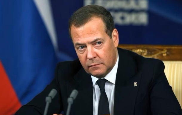 Медведев пригрозил наступлением на Киев и позвал Одессу "домой"