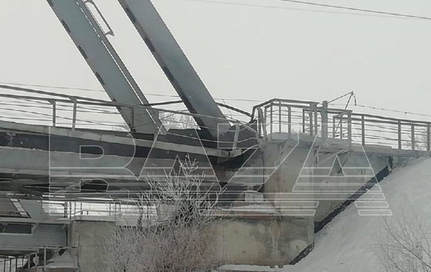 В Самарской области РФ взорвали железнодорожный мост.