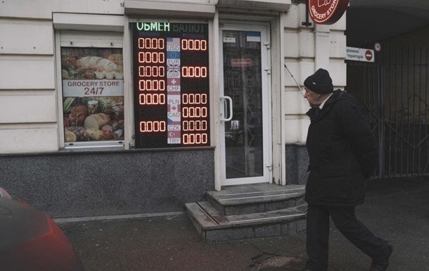 Доллар и евро обновили исторический рекорд в Украине