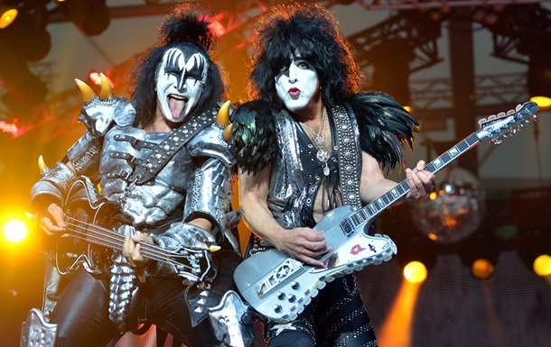 Группа Kiss продала права на свою музыку и бренд