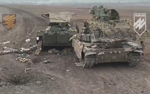 Азовцы разгромили колонну врага и захватили танк