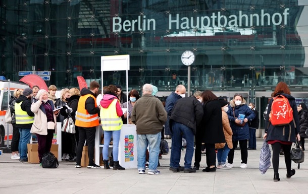 В Германии ограничат выдачу наличных беженцам