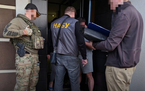 Суд заключил под стражу организаторов преступной группы на Черновицкой таможне